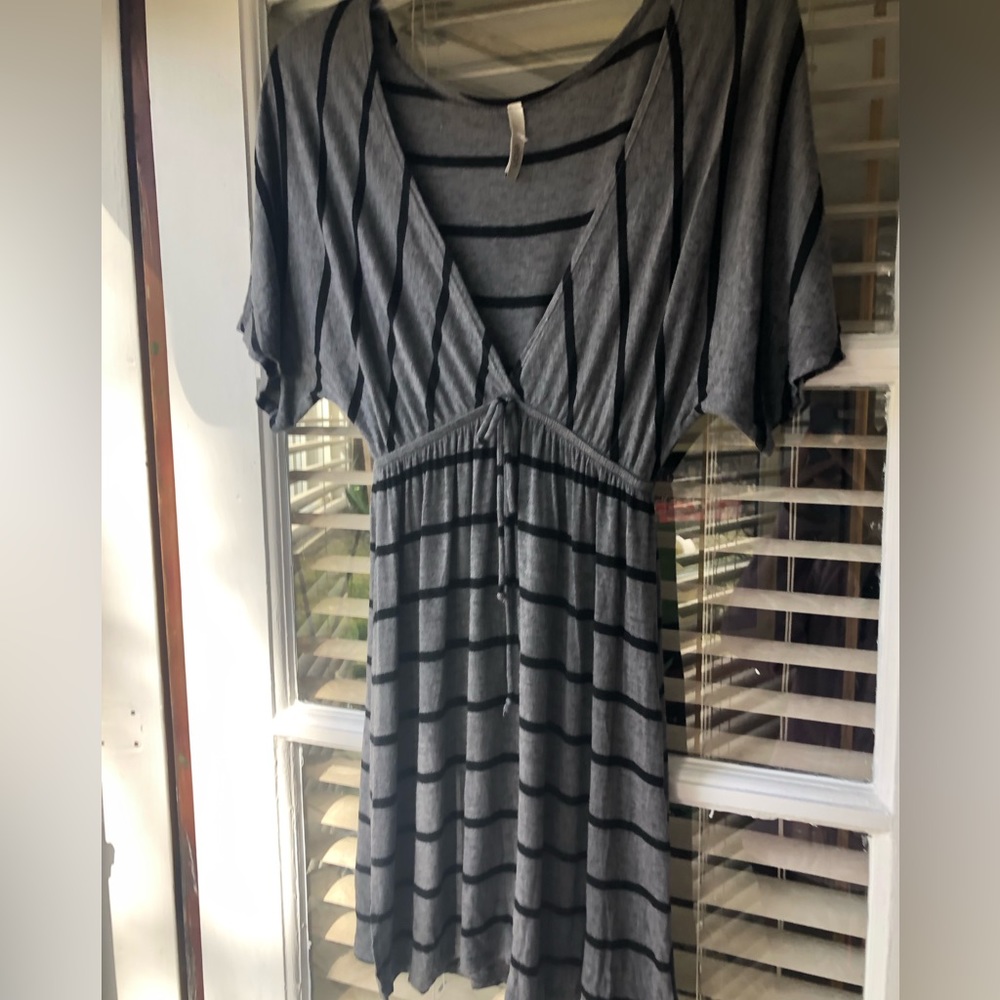 Elan stretchy beach cover up. Size small.